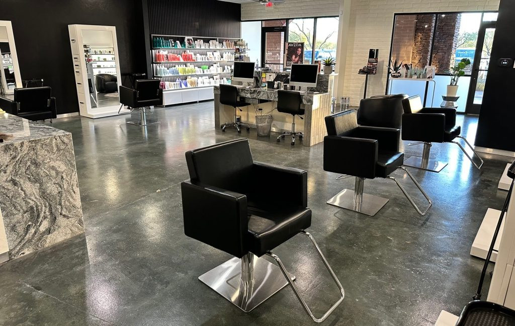 Salon Blonde Interior