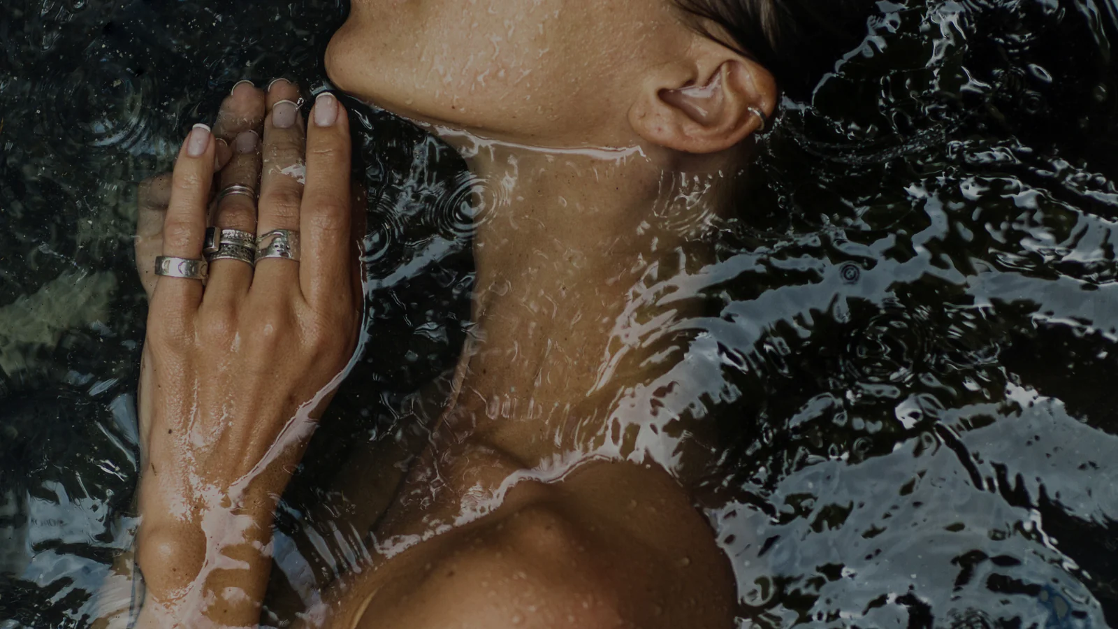 luxury filtered showerhead for hard water