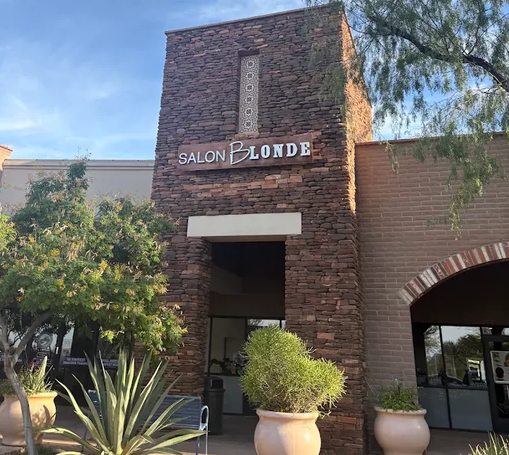 Salon Blonde Storefront Image